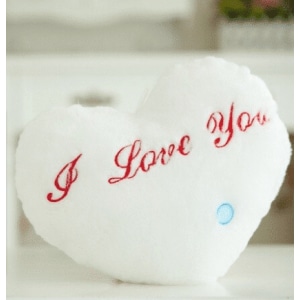 Biała pluszowa poduszka walentynkowa I Love You Przedział wiekowy: > 3 lat