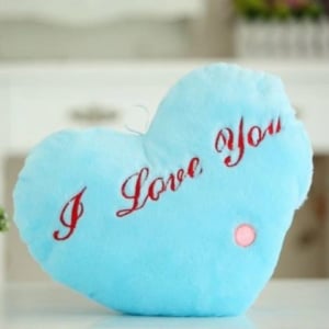 Niebieska pluszowa poduszka walentynkowa I Love You Przedział wiekowy: > 3 lat