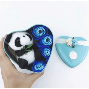 Panda pluszowa jasnoniebieskie pudełko walentynkowe Materiały: bawełna
