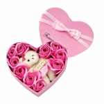 Pudełko upominkowe z mydlanymi różami i uroczym misiem na Walentynki a7796c561c033735a2eb6c: różowy|czerwony
